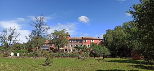 Accommodation in historic Bastide with swimming pool