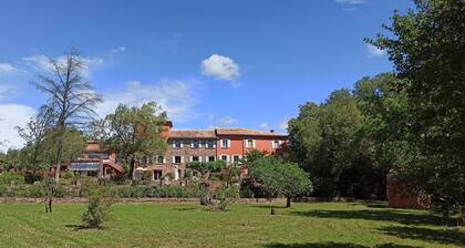 Accommodation in historic Bastide with swimming pool