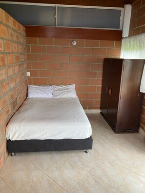 Room - FARM WITH BEAUTIFUL VIEW 40MIN FROM MEDELLÍN. SPORTS COURT, SWIMMING POOL AND GYM. (Barbosa)