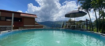 FARM WITH BEAUTIFUL VIEW 40MIN FROM MEDELLÍN. SPORTS COURT, SWIMMING POOL AND GYM.