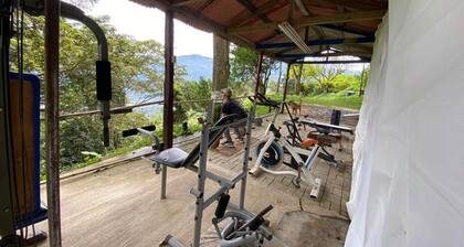 FARM WITH BEAUTIFUL VIEW 40MIN FROM MEDELLÍN. SPORTS COURT, SWIMMING POOL AND GYM.