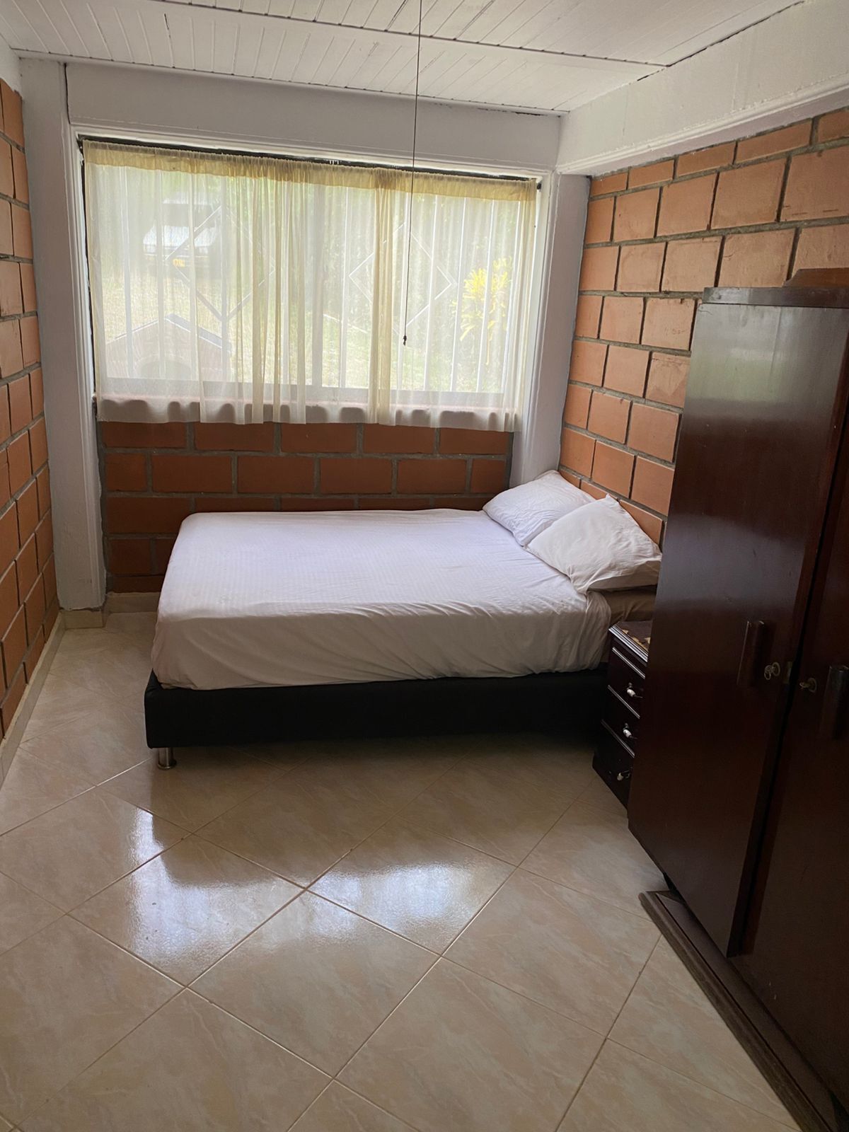 WiFi, bed sheets, wheelchair access