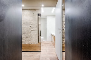 Dusche, Haartrockner, Bidet, Handtücher