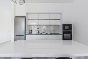 House | Private kitchen - Bright Modern Apartment With Balcony Views Golem (Golem)