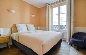 4 bedrooms, desk, iron/ironing board, free WiFi - WHERE CONTEMPORARY LIVING MEETS THE SOUL OF HISTORIC SAINT-GERMAIN (Paris)