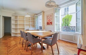 Dining - WHERE CONTEMPORARY LIVING MEETS THE SOUL OF HISTORIC SAINT-GERMAIN (Paris)