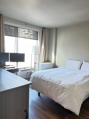 2 slaapkamers, een strijkplank/strijkijzer, internet, beddengoed