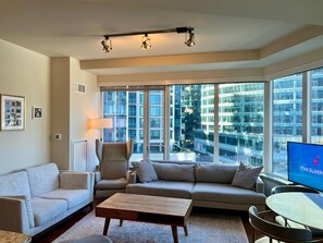 Living area - Charming 2-bedroom apartment with fitness room and AC in fabulous Boston (Boston)