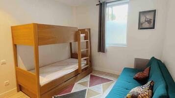 3 bedrooms, iron/ironing board, WiFi