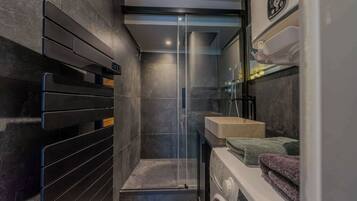 Shower, towels