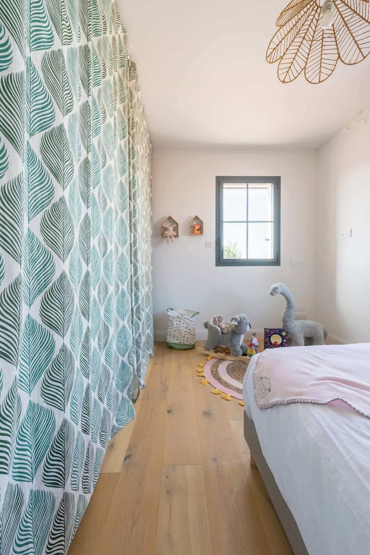 5 bedrooms, iron/ironing board, travel cot, WiFi