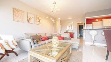 Een televisie en een kantoor