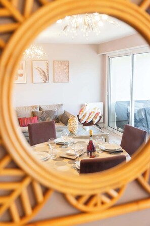 Dining - Apartment - The Gentle Tides (La Rochelle)