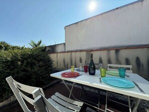 Outdoor dining - Golden Waves Aparthotel - Kiwi Residence (Aytré)