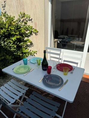 Outdoor dining - Golden Waves Aparthotel - Kiwi Residence (Aytré)