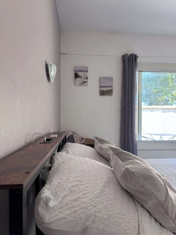 مكواة/لوح كي وواي فاي وملاءات أسرّة