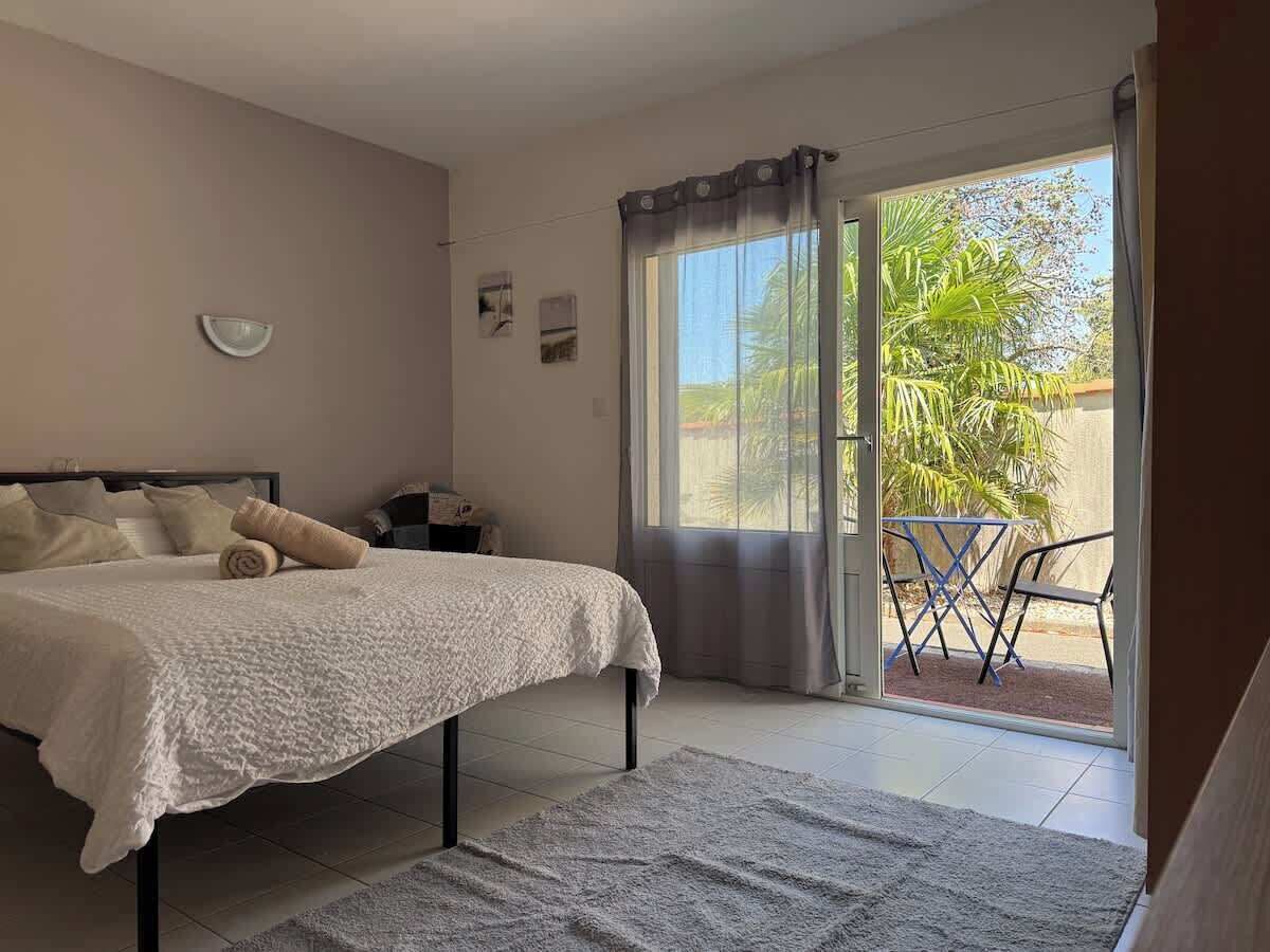 1 habitación, tabla de planchar con plancha, wifi y ropa de cama 