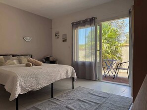 1 bedroom, iron/ironing board, WiFi, bed sheets - AppartHotel le Nid Marin (Aytré)