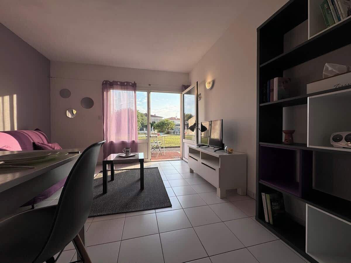 Televisión y oficina 