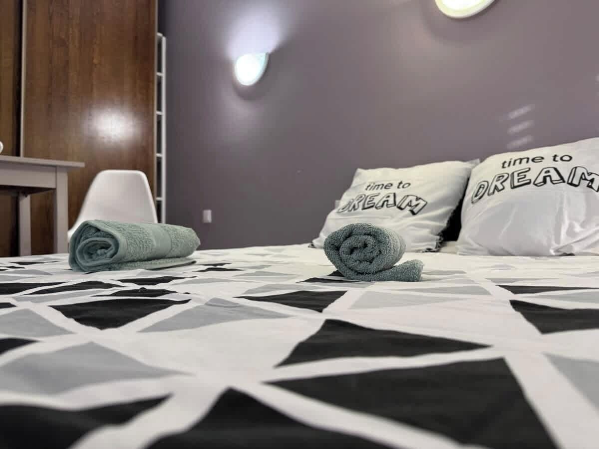 1 habitación, escritorio, wifi y ropa de cama 