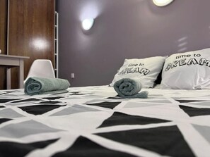 1 soverom, skrivebord, wi-fi og sengetøy