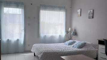 Iron/ironing board, travel cot, WiFi, bed sheets