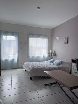 Iron/ironing board, travel cot, WiFi, bed sheets - Appart-Hotel du drapeau bleu Residence Kiwi (Aytré)