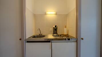 Fridge, microwave, stovetop, electric kettle