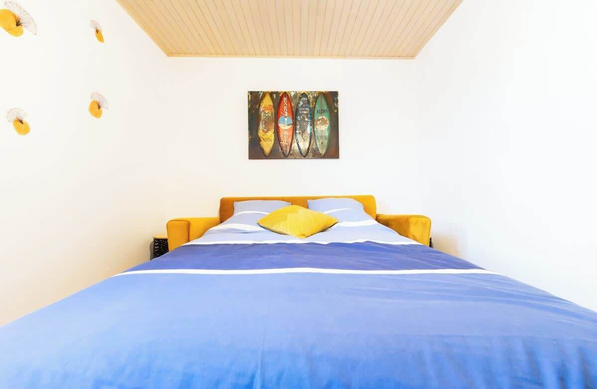 3 bedrooms, travel crib, WiFi, bed sheets