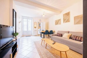 TV, offices - Appartement de l'ammonite (La Rochelle)