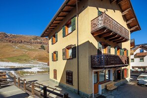 Exterior - Apartment 'Baita Angela' with Mountain View, Balcony and Wi-Fi (Livigno)