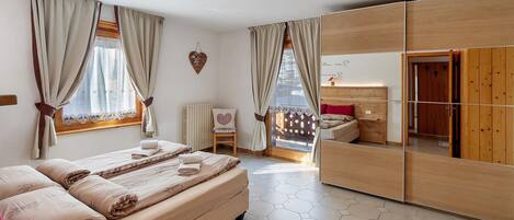 3 bedrooms, WiFi, bed sheets