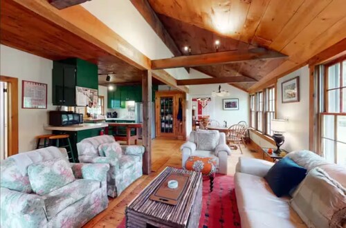 Enchanting 4-bedroom farmhouse in Londonderry