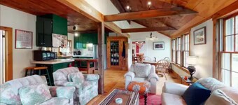 Enchanting 4-bedroom farmhouse in Londonderry