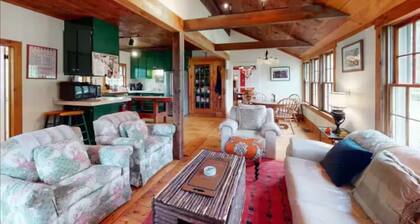 Enchanting 4-bedroom farmhouse in Londonderry