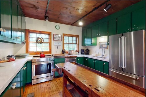 Enchanting 4-bedroom farmhouse in Londonderry