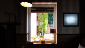 Apartemen, pemandangan halaman | Interior