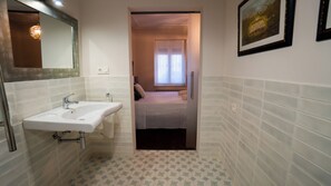 Room, Mobility Accessible | Bathroom | Shower, hair dryer, towels, soap - Casa Rural Tres Ventas (Brazatortas)