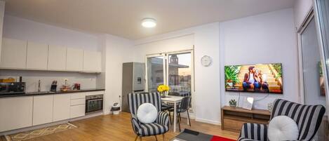 Apartment, 2 Bedrooms, Balcony, City View | Living area