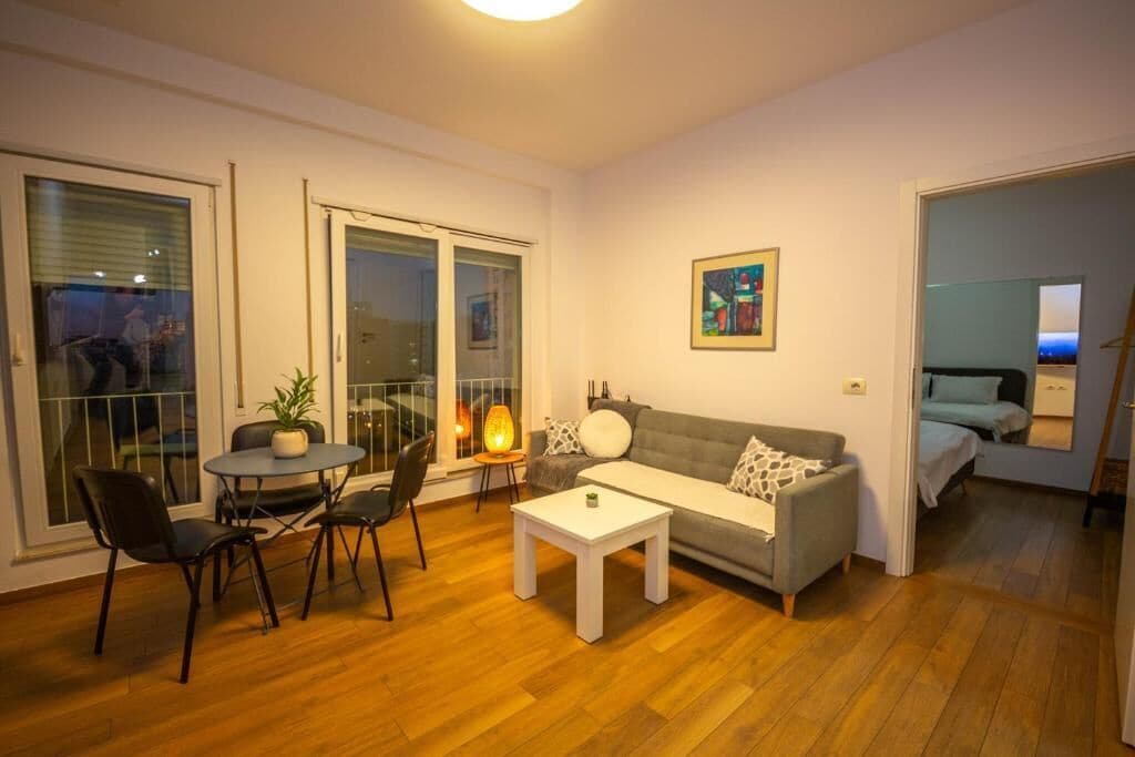 Apartment, 1 Bedroom, City View | Living area | 41-inch flat-screen TV with cable channels, Netflix, streaming services