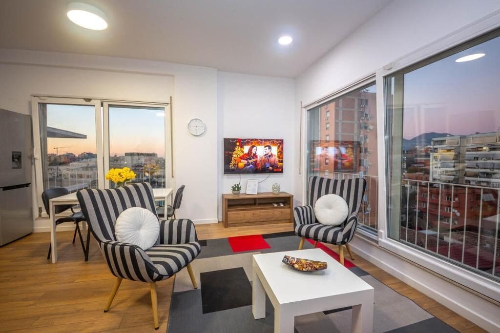 Apartment, 2 Bedrooms, Balcony, City View | Living area | 41-inch flat-screen TV with cable channels, Netflix, streaming services