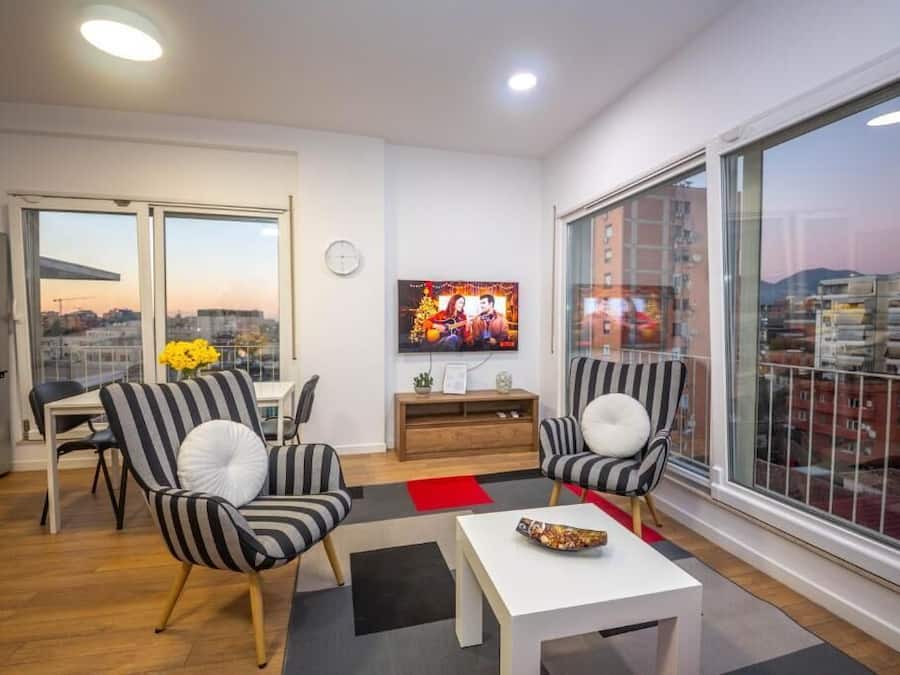 Apartment, 2 Bedrooms, Balcony, City View | Living area