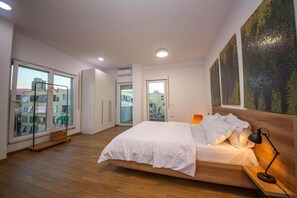 아파트, 침실 2개, 발코니, 시내 전망 | 책상, 암막 커튼, 다리미/다리미판, 무료 WiFi