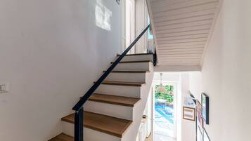 Apartment, Mountain View | Premium bedding, down comforters, iron/ironing board, cribs/infant beds