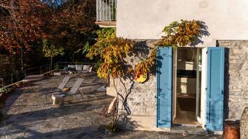 Apartment, Mountain View | Premium bedding, down comforters, iron/ironing board, cribs/infant beds