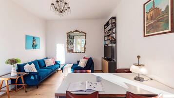 Apartment, Mountain View | Premium bedding, down comforters, iron/ironing board, cribs/infant beds