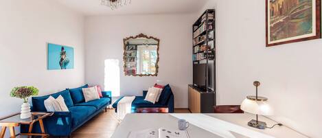 Apartment, Mountain View | Premium bedding, down comforters, iron/ironing board, cribs/infant beds