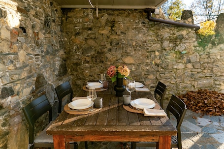 Apartment, Mountain View | Premium bedding, down comforters, iron/ironing board, cribs/infant beds