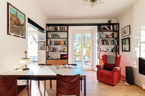 Apartment, Mountain View | Living area | 30-inch TV with digital channels - Villa Rocawood (Brunate)