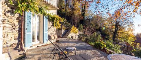 Leilighet, fjellutsikt | Sengetøy av topp kvalitet, dundyner, strykejern/-brett og barnesenger